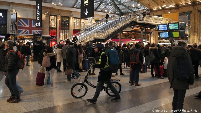 Frankreich Generalstreik | Gare du Nord, Paris (picture-alliance/AP Photo/F. Mori)