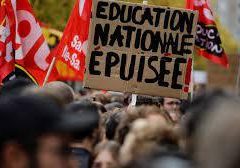 抗议政府抗疫不利 法国教师举行大罢工