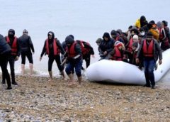 搭载移民一小船英吉利海峡遇险 法国警方救起66人